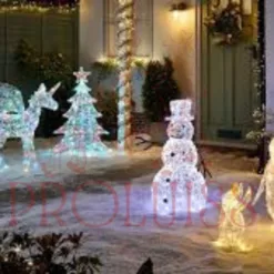 Christmas Tree Decorations: Sparkling Ornaments in California